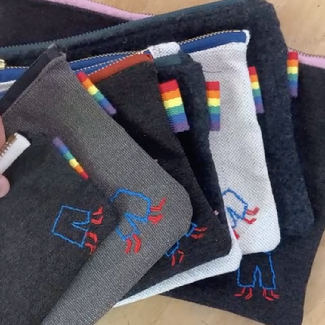 Trousse GENRE GENRE faite mains <3 brodée double pantalon